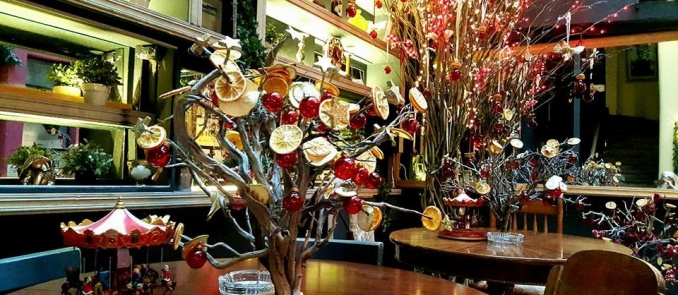 6 bars in Athens for your Christmas drinks